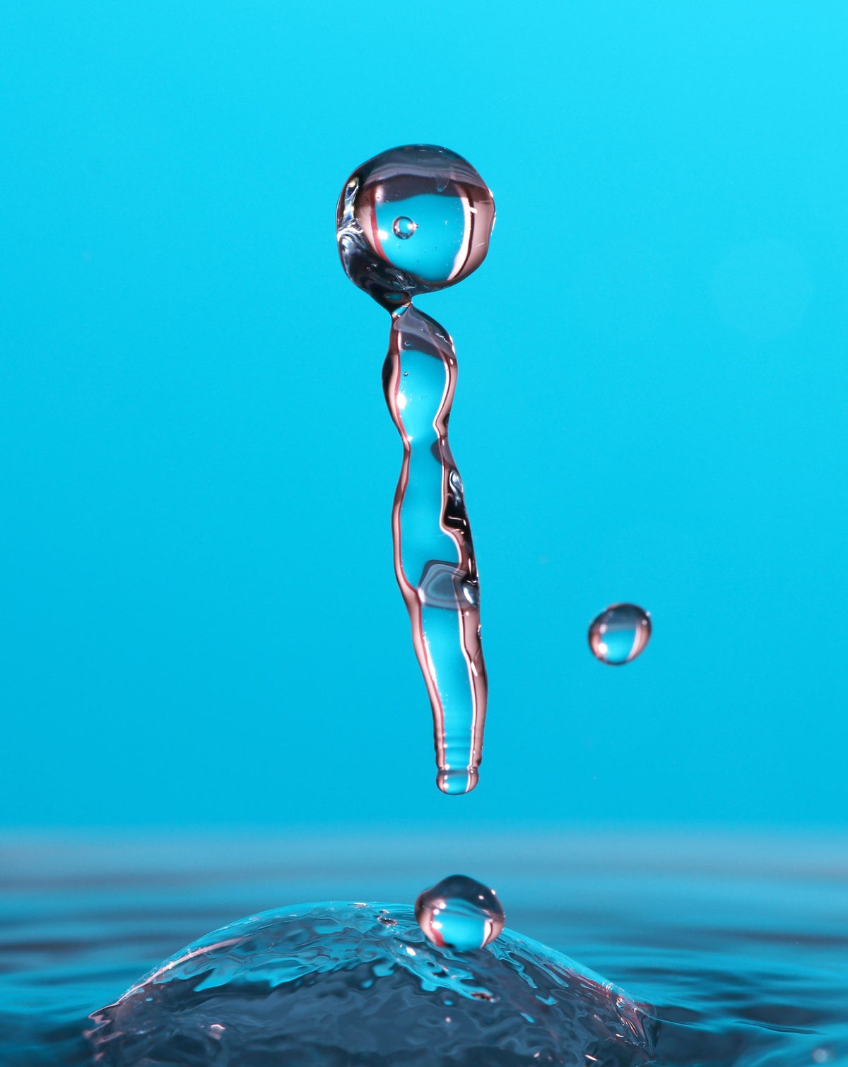 Close-up van een waterdruppel, als beeld voor het vocht dat een luchtontvochtiger uit de lucht haalt